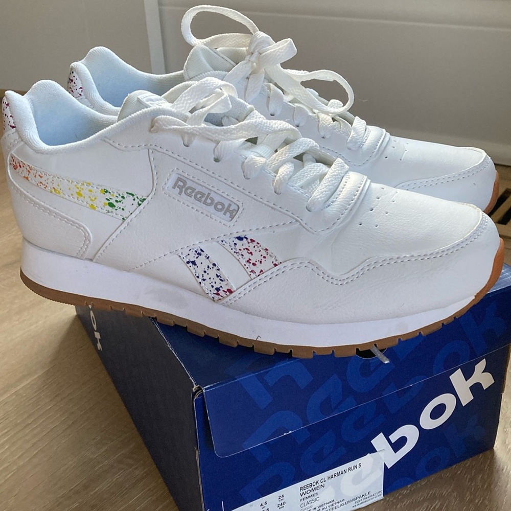 Women’s Reebok white with splatter design. Classic running shoe.